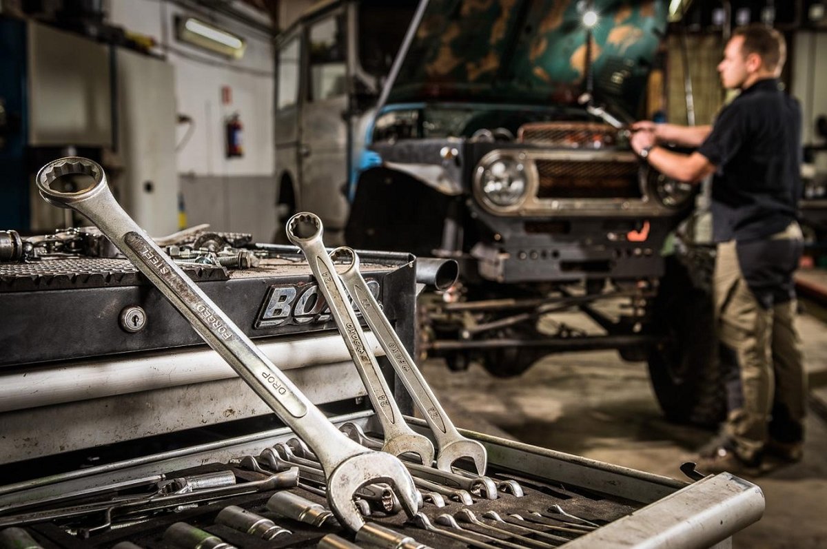 بلاتکلیفی مشتریان و زمین‌گیر شدن خودروها/ این بار نوبت به قطعات یدکی رسید!