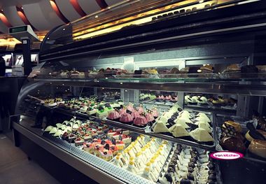 بررسی قیمت شیرینی در سال 1403 